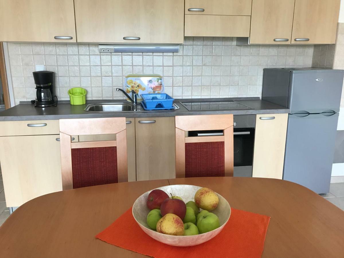 Apartmani Marija Klimno B Eksteriør billede
